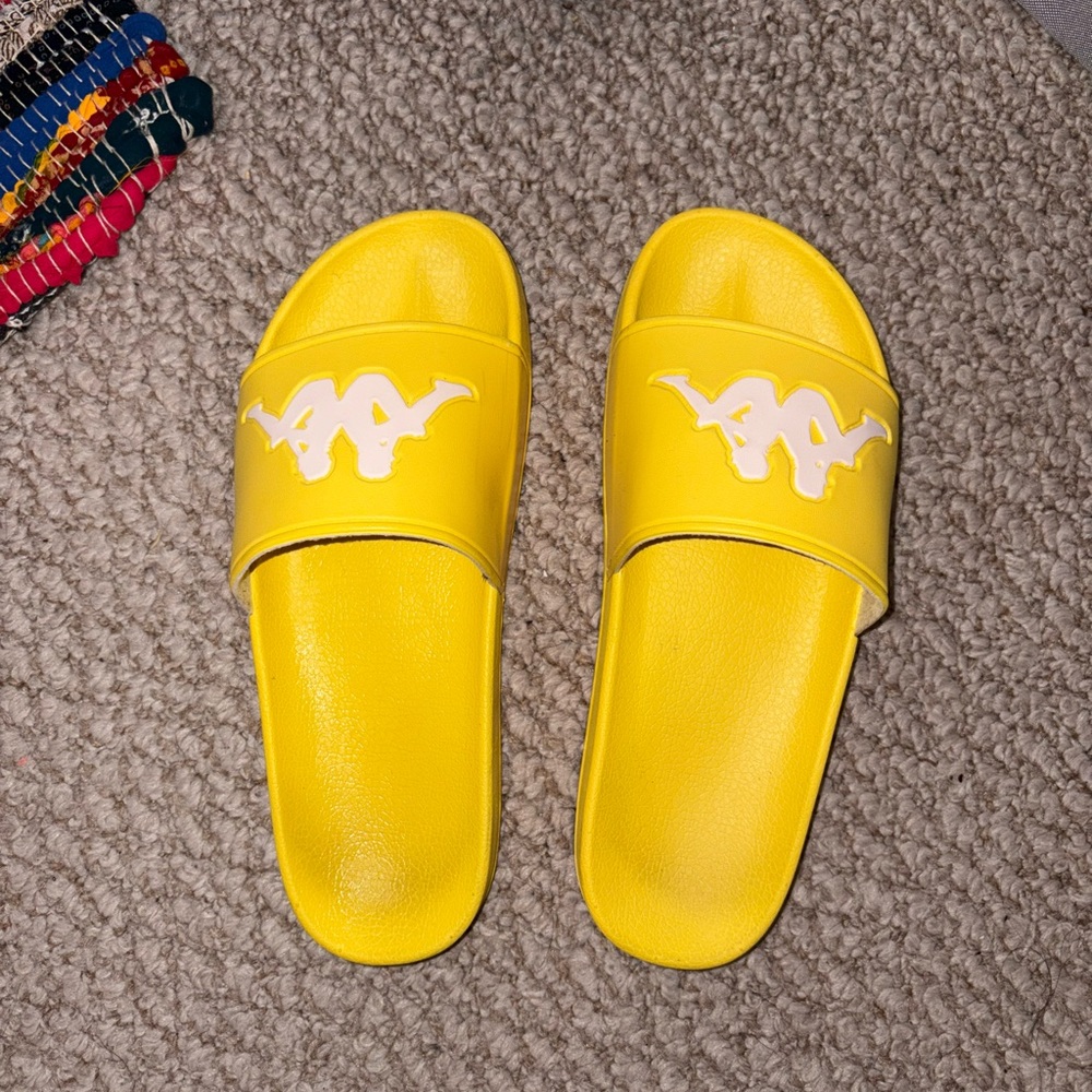 Kappa Bright Yellow Slides with Logo Kids 7Y Men’s 7 Women’s 8.5 ( Used)